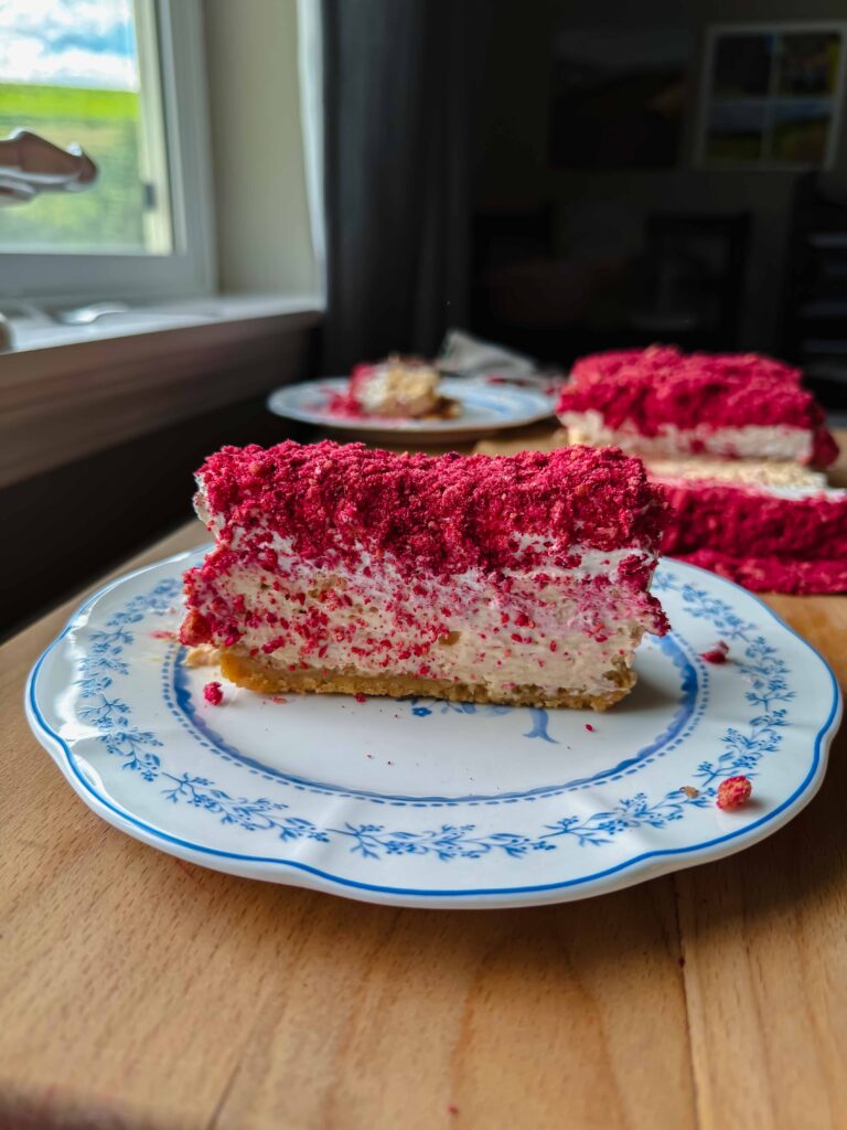Raspberry Crunch Cheesecake Bars